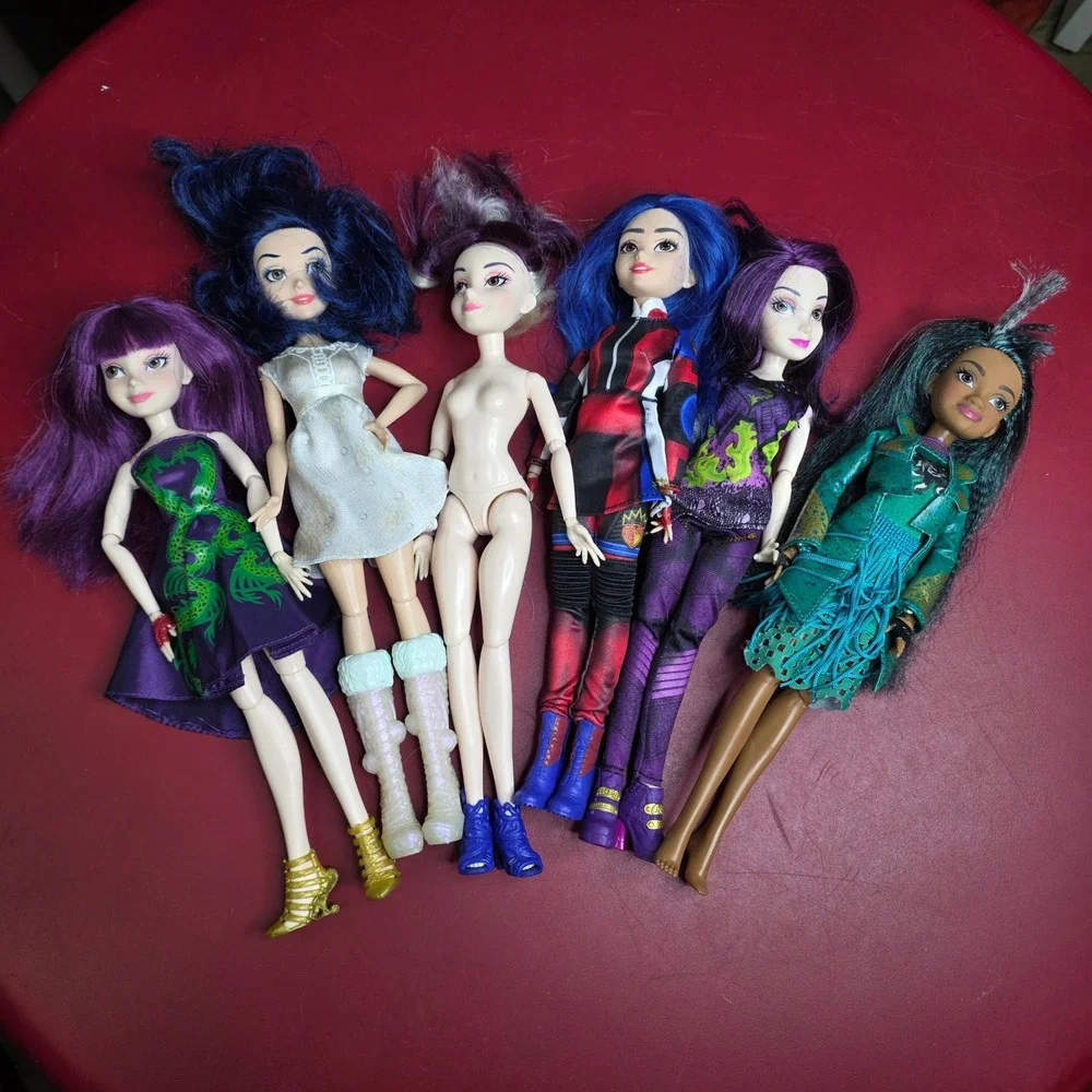 Disney Descendants Doll Lot of 6 Mal Evie Uma Fashion Dolls Mixed Outfits